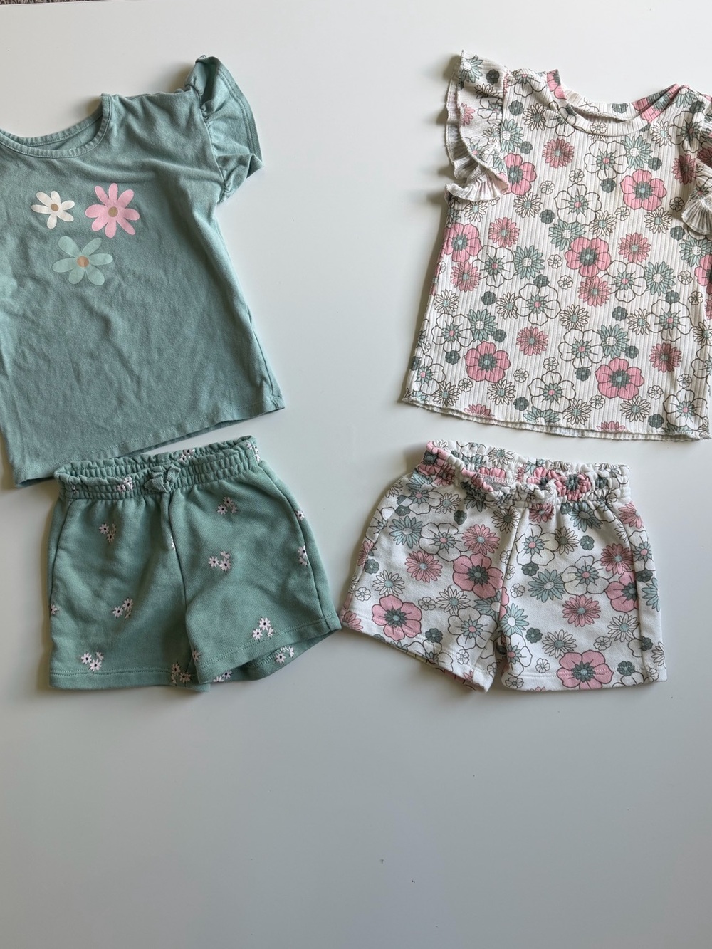Pekkle 2 Sets of Girl's Floral Tops and Shorts - Size 2T